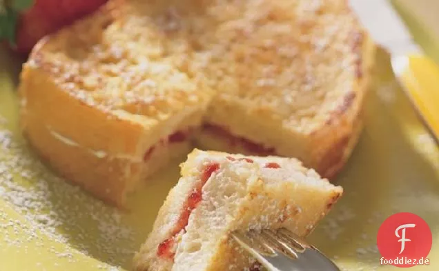 Erdbeermarmelade gefüllter französischer Toast