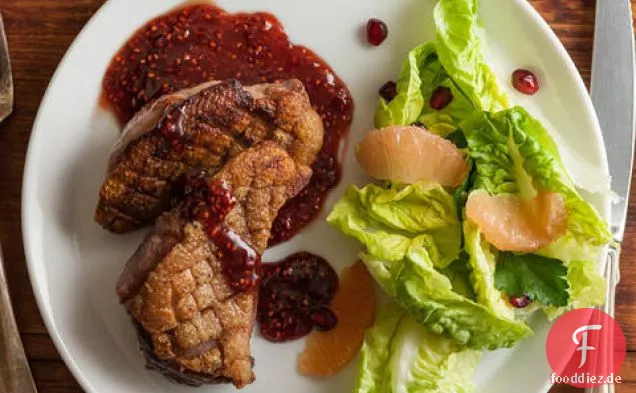 Gebratene Entenbrust mit Himbeer-Honig-Glasur