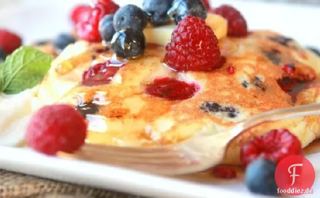 Zitronen-Beeren-Twist-Pfannkuchen