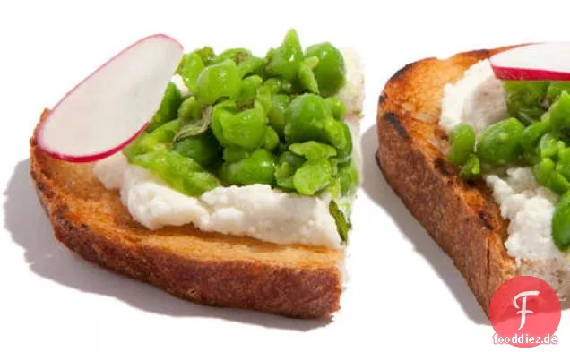 Erbsen und Ricotta Bruschetta