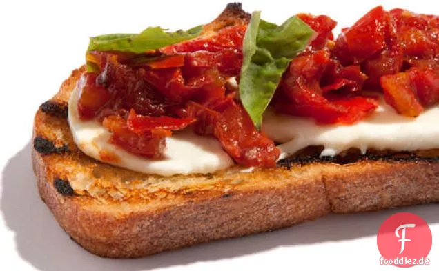 Gebratene Tomaten und frische Mozzarella Bruschetta
