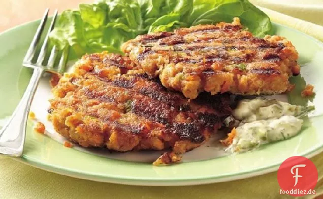 Tartar-garniert gegrillten Lachs Burger