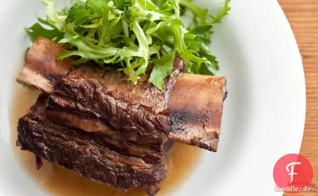 Short Ribs mit Frisée-Petersiliensalat