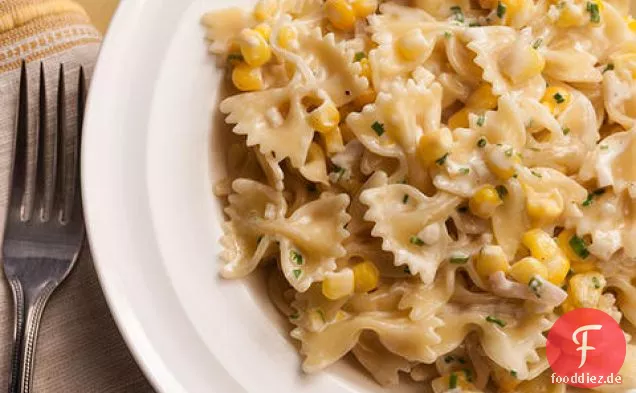 Fliege Pasta mit Mais, Thymian und Parmesan
