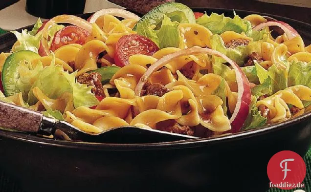 Gartengemüse und Rindfleischsalat
