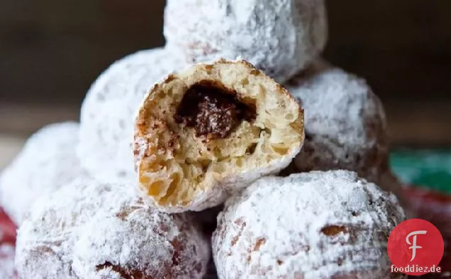 Haselnussaufstrich-Gefüllter Sufganiyot