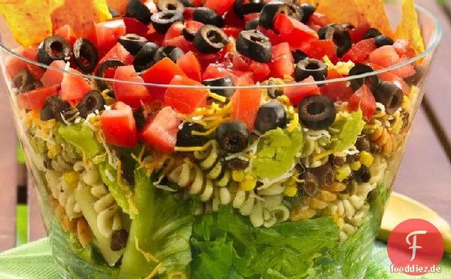 Geschichteter mexikanischer Partysalat