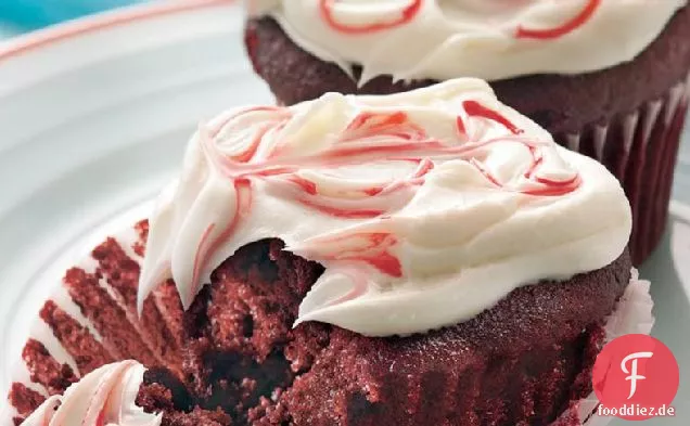 Rote Samt-Cupcakes mit Frischkäse-Zuckerguss