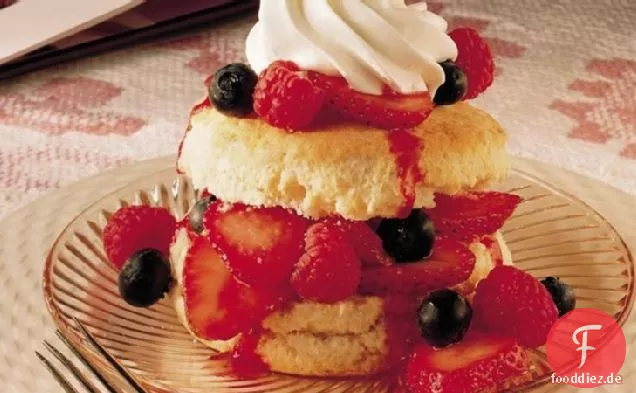 Drei-Beeren-Shortcakes