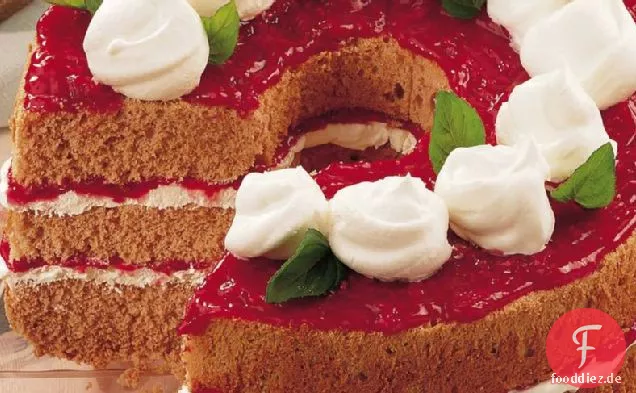 Fettarmer Schokoladen-Engel-Kuchen mit Himbeer-Orangen-Sauce
