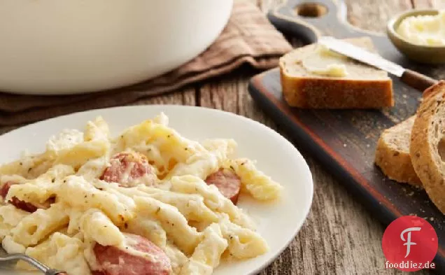 Käsige Wurst und Penne Auflauf