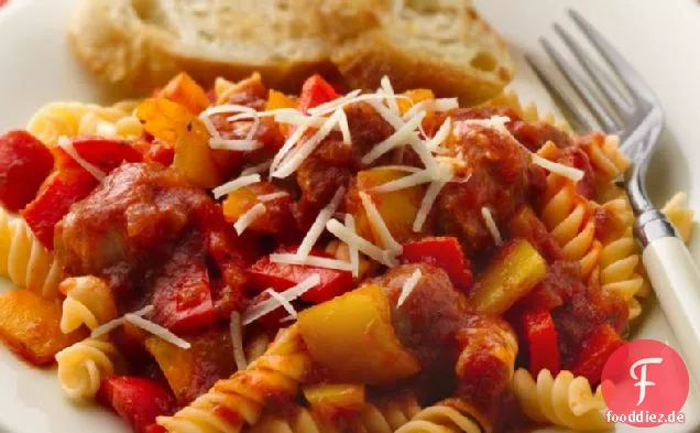 Slow-Cooker italienische Würstchen und Paprika mit Rotini