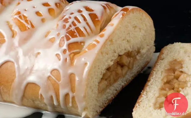 Geflochtener Kaffeekuchen mit Apfel-Ingwer-Füllung