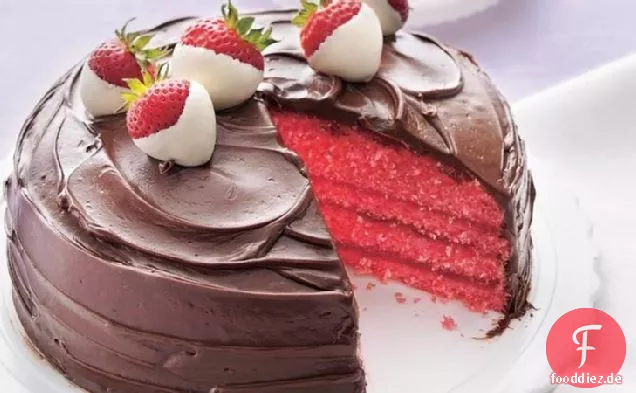 Schokoladenüberzogener Erdbeerkuchen