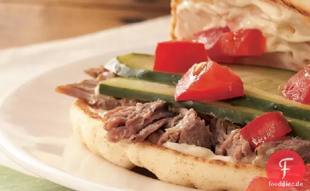 Slow-Cooker griechische Schweinefleisch Sandwiches