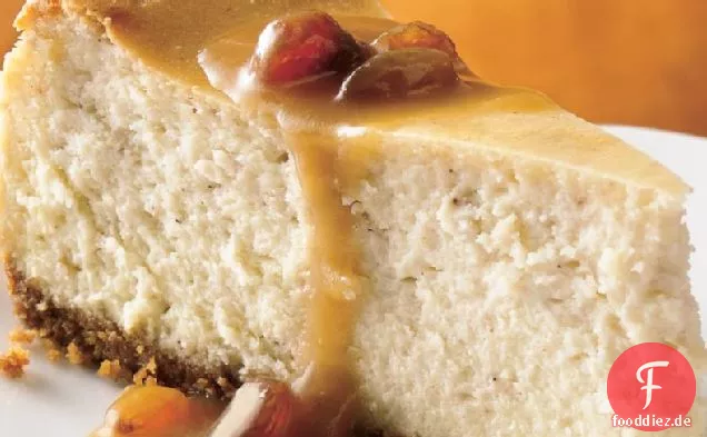 Hot Buttered Rum-Käsekuchen mit Braunem Zucker-Rum-Sauce
