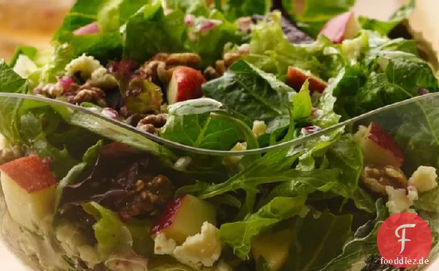 Apfel-, Käse- und gerösteter Walnusssalat