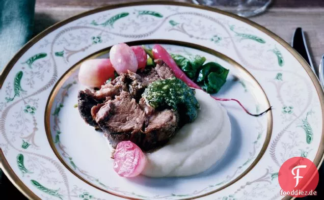 Langsam Geröstete Lammschulter mit Mandel-Minze-Pesto