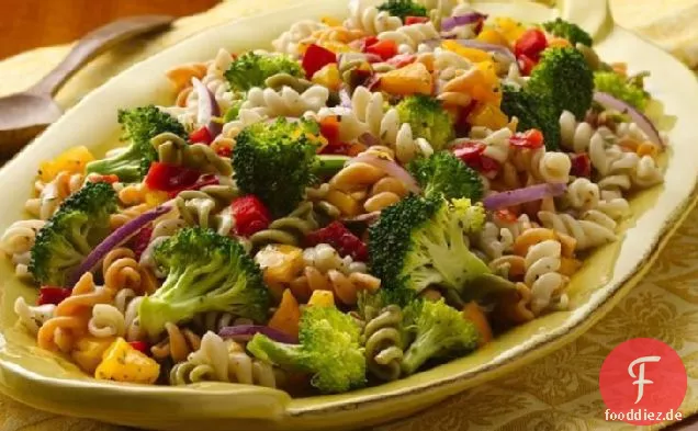 Frisches Gemüse-Nudelsalat