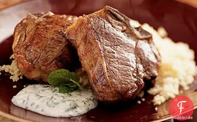 Lammkoteletts mit Herbed Joghurt über Couscous