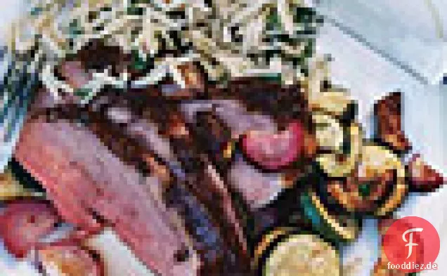 Gegrillte Lammkeule mit Thymian und Piment
