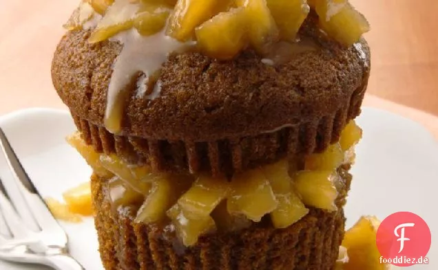Honig-Lebkuchen-Kuchen mit Karamell-Apfel-Topping