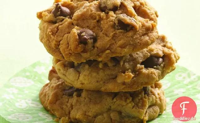Schokoladenstückchen und Erdnussbutter Kekse