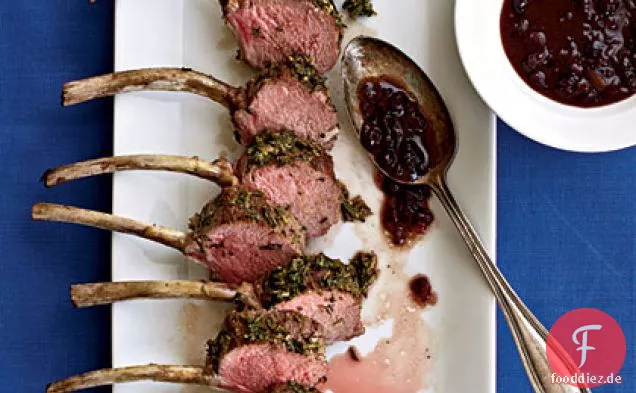 Herbed Rack von Lamm mit Preiselbeersauce