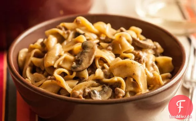 One-Pot Beef Stroganoff mit Eiernudeln