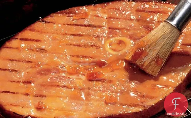 Gegrilltes Schinkensteak mit Senfsauce