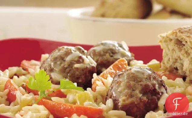 Fleischbällchen und cremige Reis Pfanne Abendessen