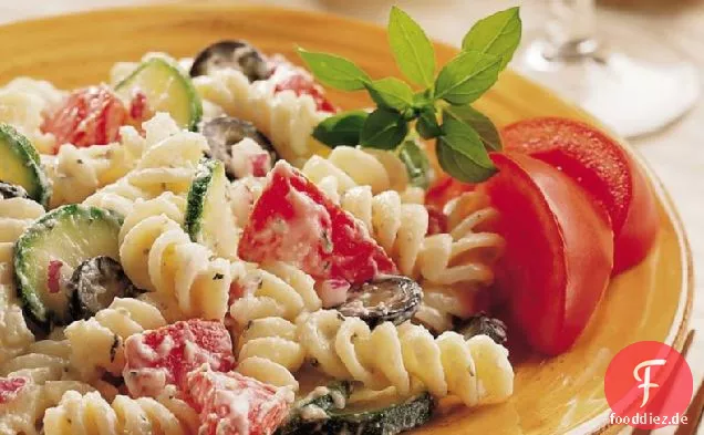 Cremiger italienischer Nudelsalat