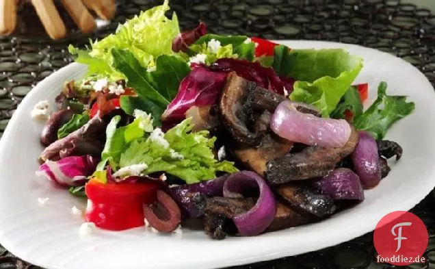 Geröstete Portabellas mit mediterranem Salat
