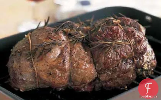 Mediterrane gebratene Lammkeule mit Rotweinsauce