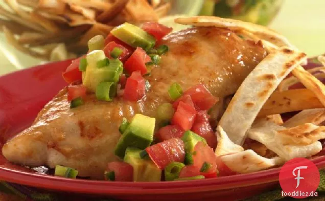 Fiesta Hähnchenbrust mit Tomaten-Avocado-Salsa