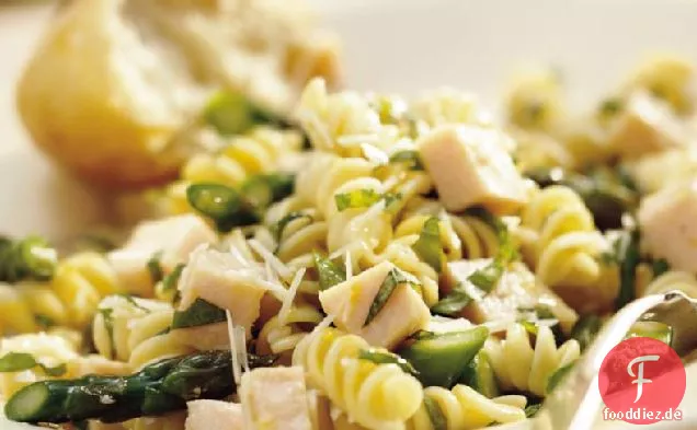 Zitronen-Basilikum-Hühnchen-Nudelsalat