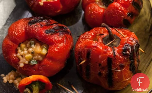 Vegetarische gefüllte rote Paprika