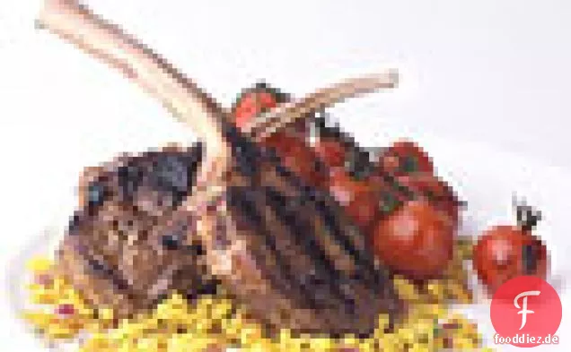 Gegrillte marinierte Lammkoteletts mit Balsamico-Kirschtomaten