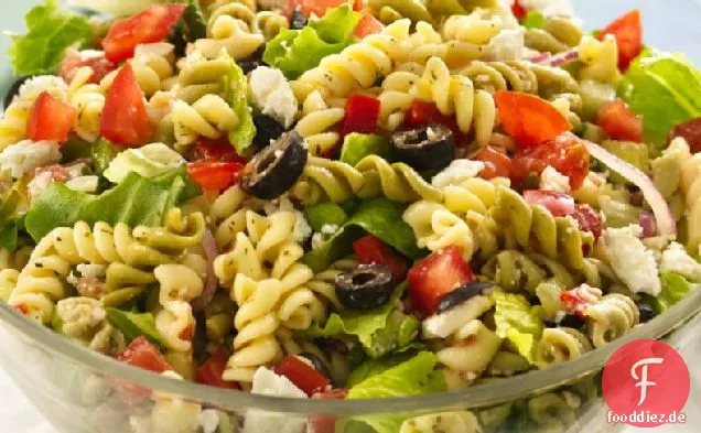 Griechischer geworfener Nudelsalat