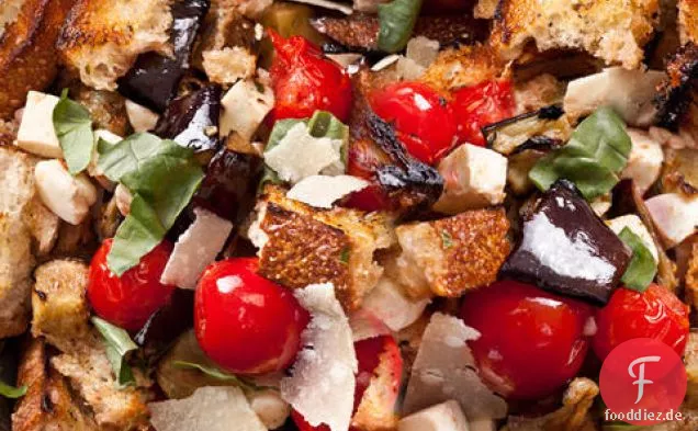 Gegrillter Auberginen-Parmesan-Salat