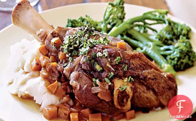 Geschmorte Lammschenkel mit Petersilie-Minze Gremolata