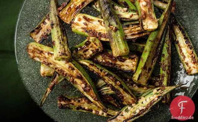 Verkohlte Okra mit Speckmarmelade