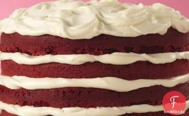 Rote Samttorte mit weißem Trüffelglasur