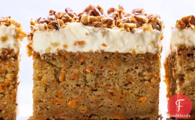 Einfacher Karottenkuchen mit Frischkäse-Zuckerguss