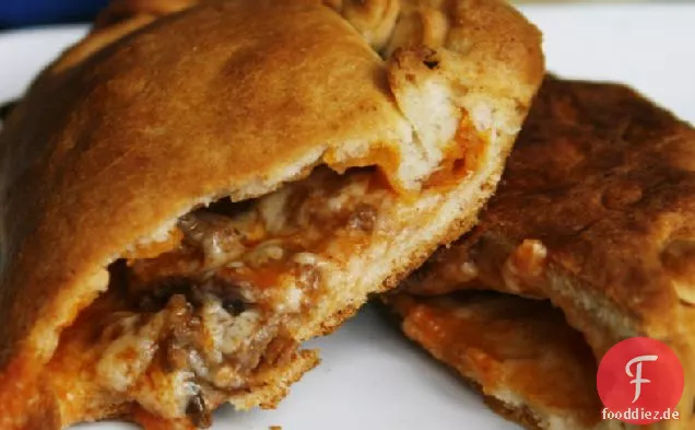 Steak-und-Käse-Pizza Taschen