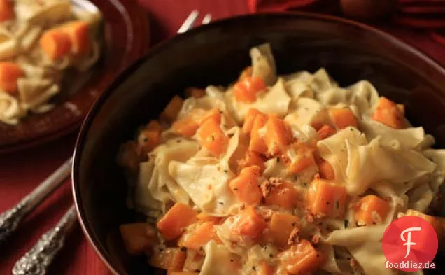 Frische Pappardelle mit Butternusskürbis und Thymian-Sahnesauce
