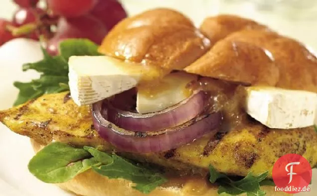 Gegrilltes Hähnchen -, Chutney und Brie-Sandwiches