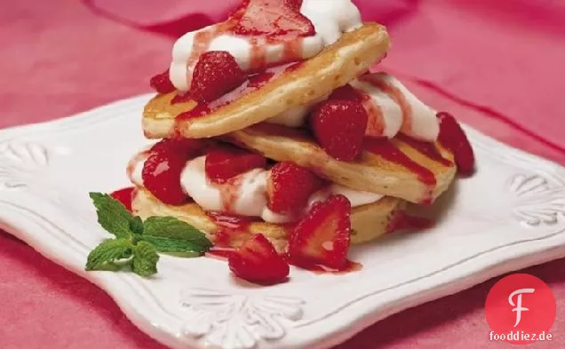 Erdbeeren und Sahne Pfannkuchen