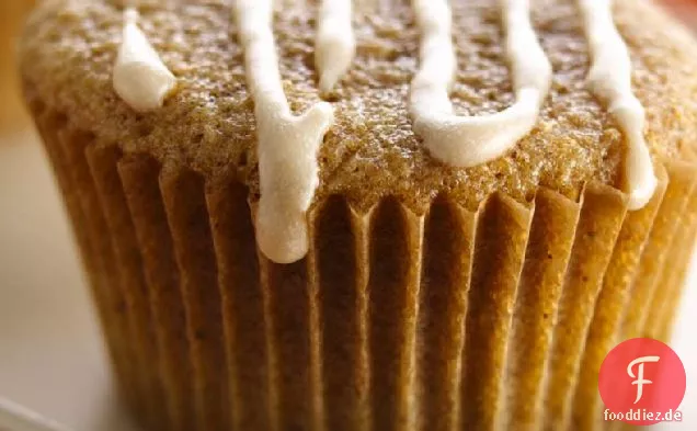 Glasierte Chai-gewürzte Cupcakes (weißes Vollkornmehl)