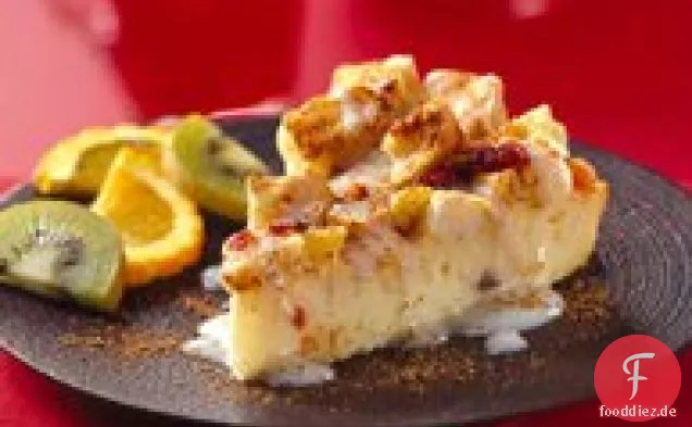Fruited Brot-Pudding mit Eierlikör-Sauce